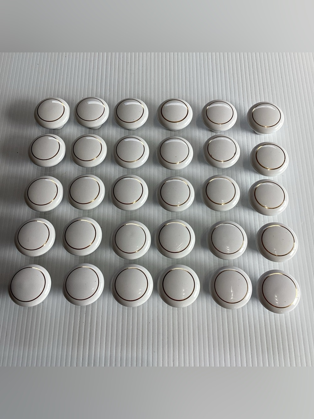 30 White w/ Gold Round 1.5” Ceramic Porcelain Cabinet Drawer Knobs Pulls Knob